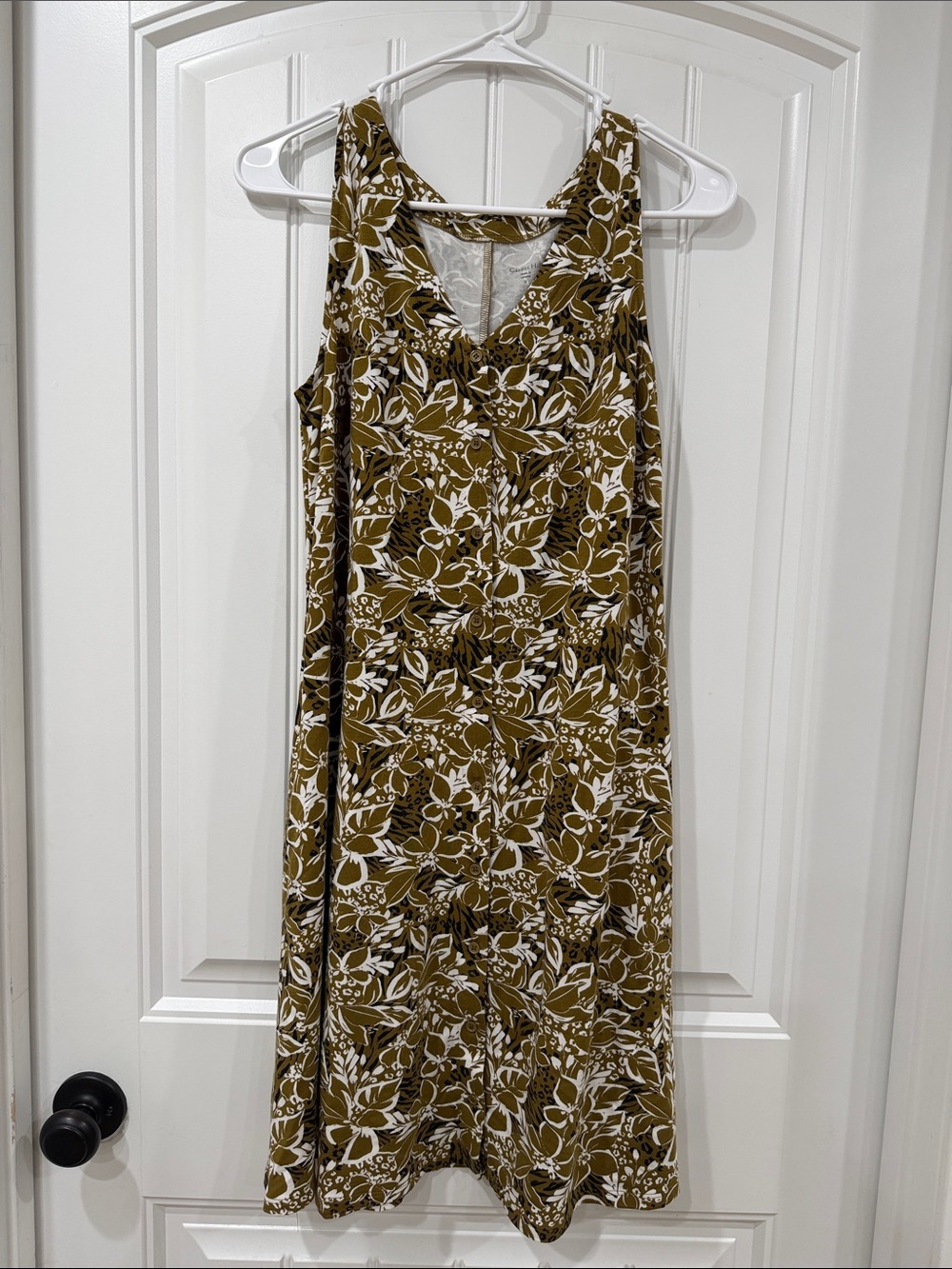 NWOT Sleeveless Olive Floral V-Neck Women's Button Front Dress